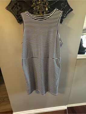 Striped Sleeveless Shift Dress - Black & White